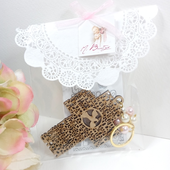 Keychain cross Our Father baptism party favors. First Communion Funeral keepsake - Picture 3 of 12